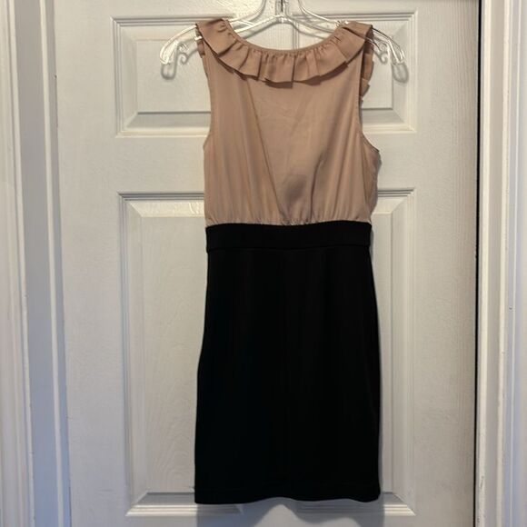 XXI Tan and Black Ruffle Dress size medium - Picture 4 of 5